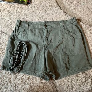 Old Navy olive high waisted Paper bag 5 inch inseam shorts